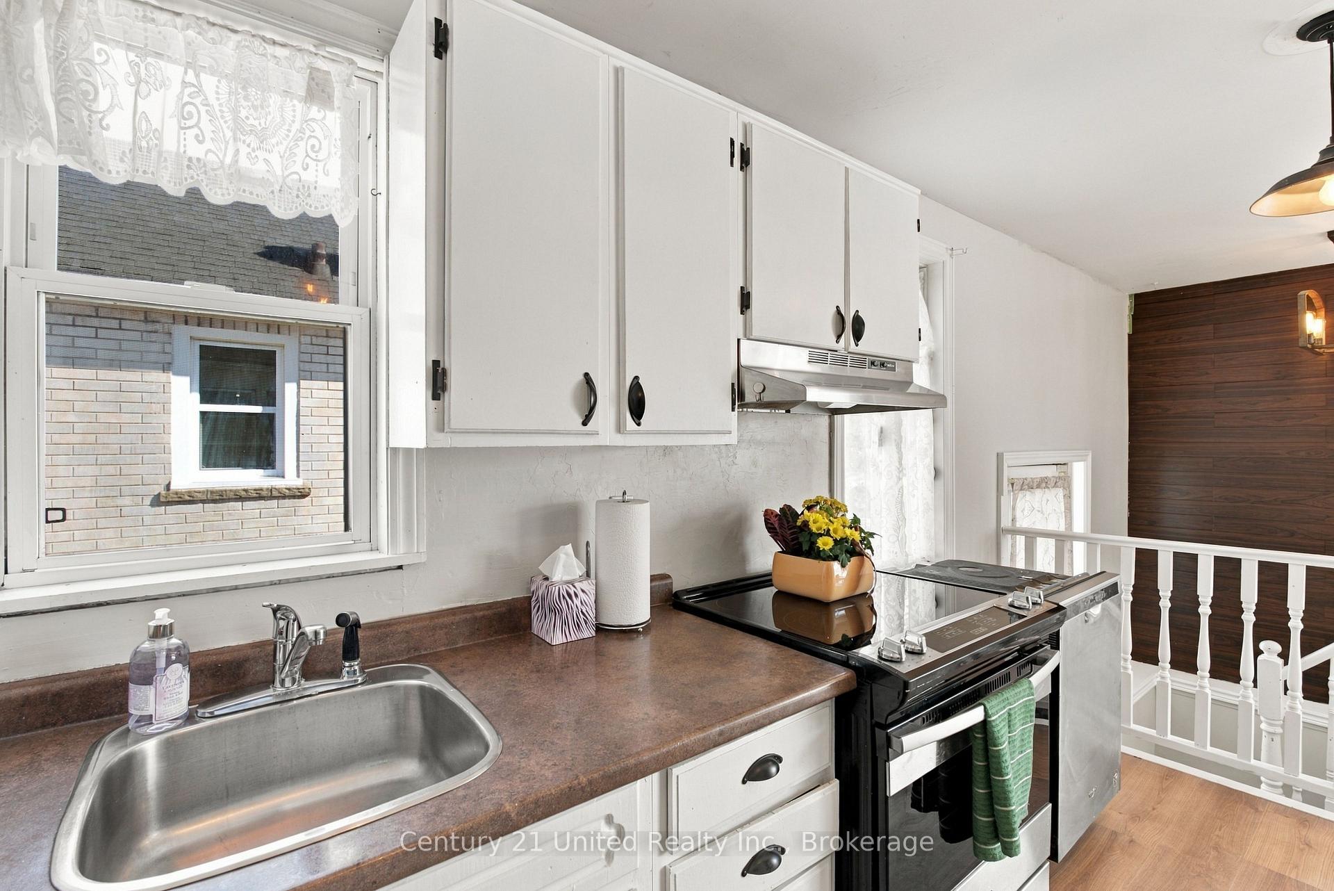 Photo 12 of 57 Sherwood Avenue, St. Catharines, Downtown — HOMEH