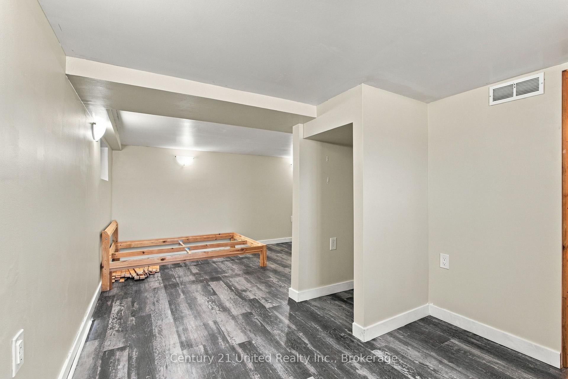 Photo 24 of 57 Sherwood Avenue, St. Catharines, Downtown — HOMEH