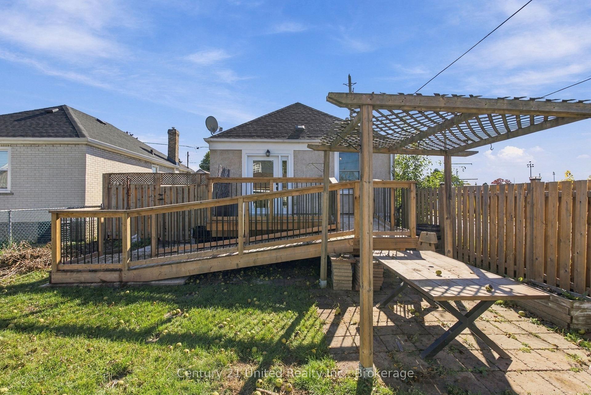 Photo 29 of 57 Sherwood Avenue, St. Catharines, Downtown — HOMEH