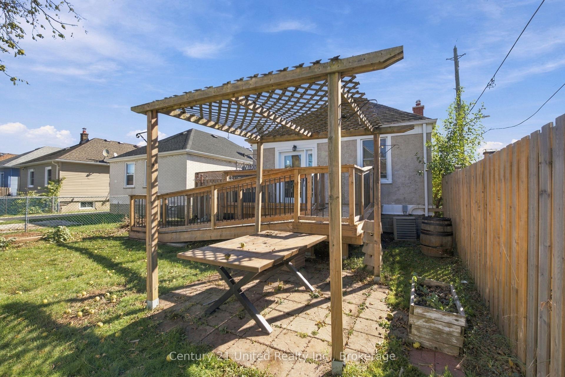 Photo 30 of 57 Sherwood Avenue, St. Catharines, Downtown — HOMEH