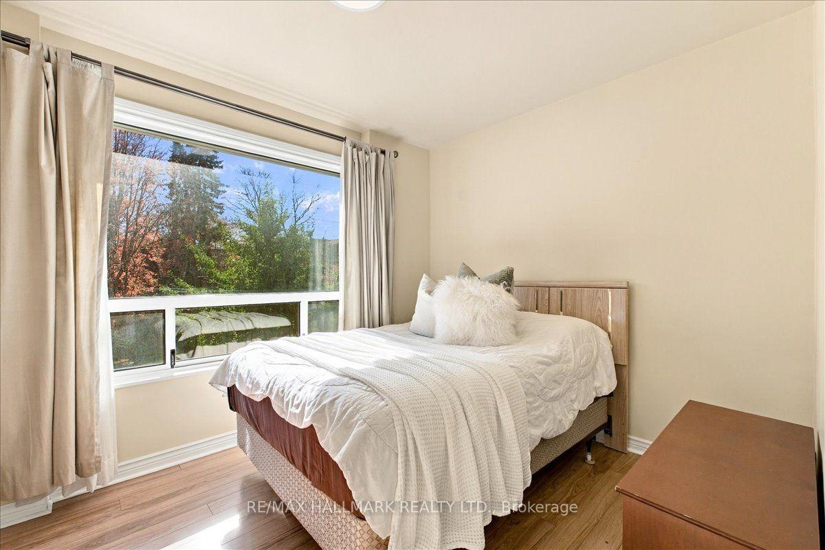Photo 24 of 44 Baltic Avenue, Toronto, Danforth — HOMEH
