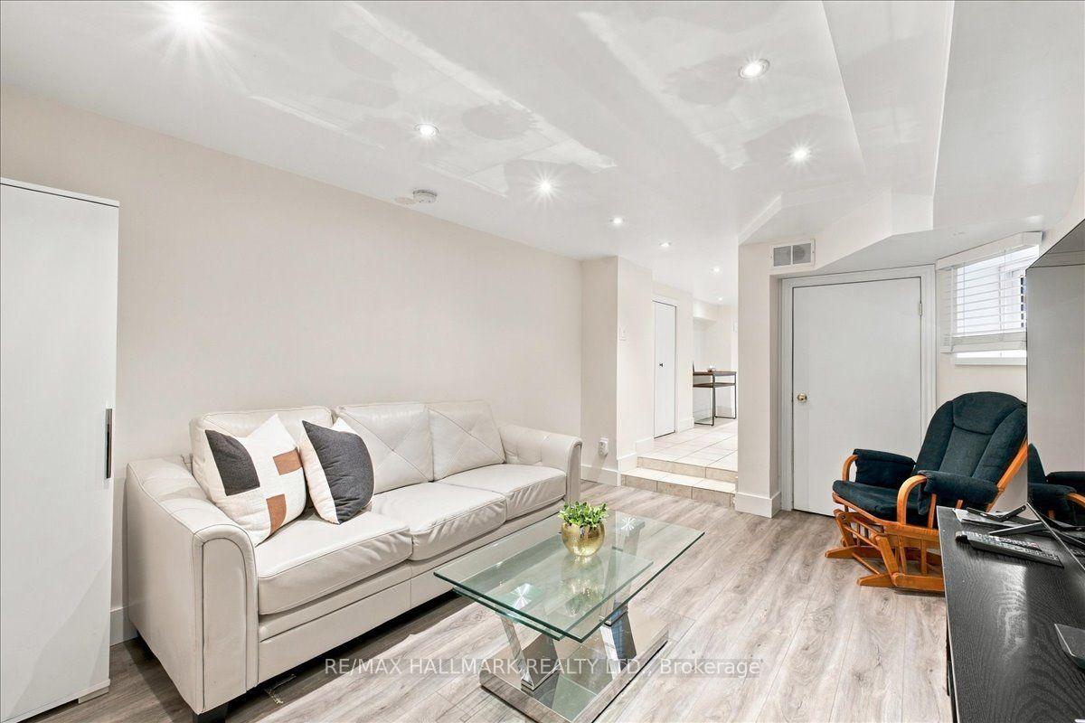 Photo 31 of 44 Baltic Avenue, Toronto, Danforth — HOMEH