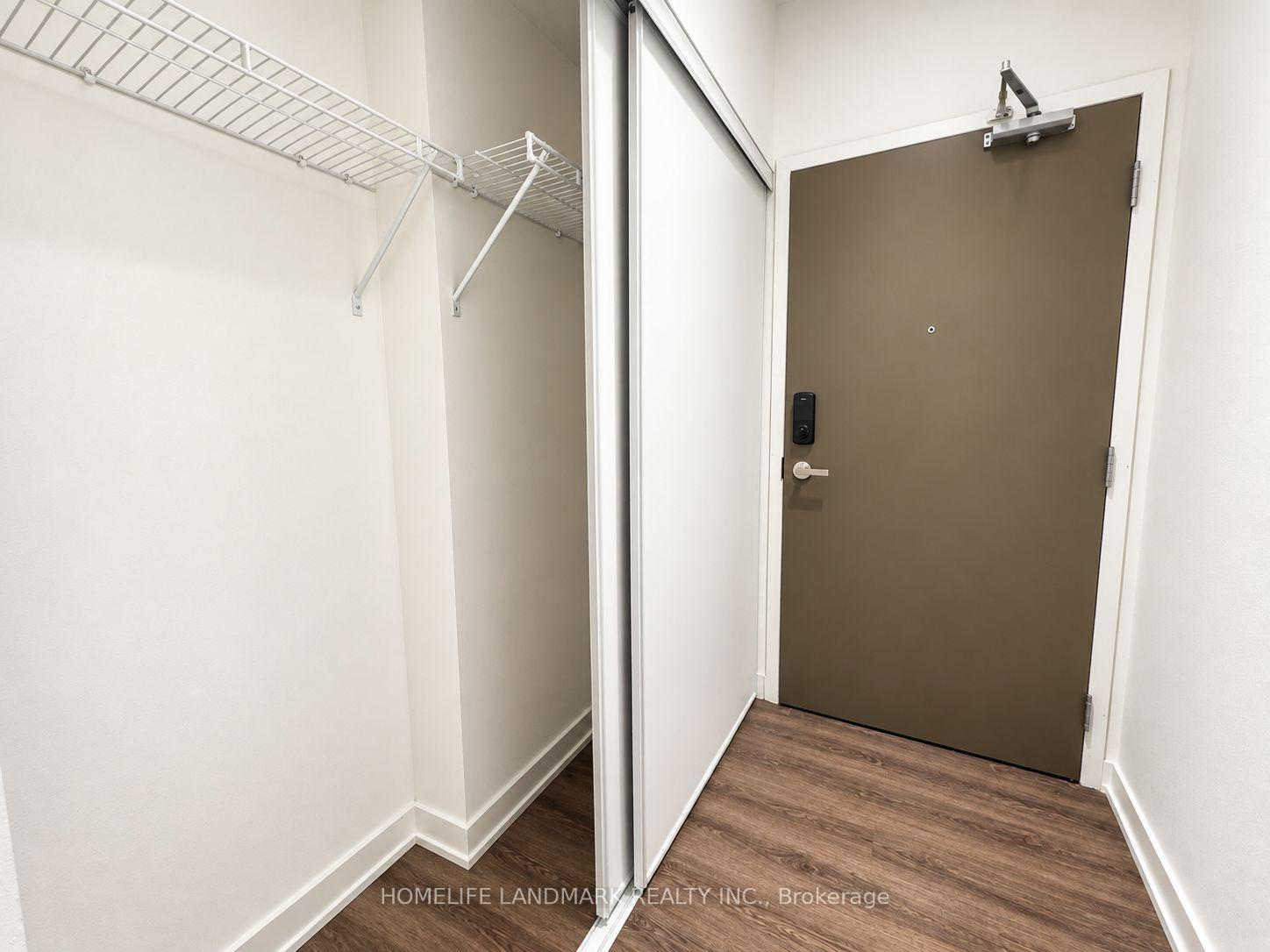 Photo of Unit 5401, 448 Burnhamthorpe Road W