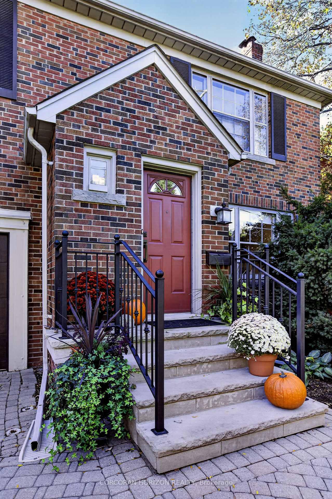 Photo 2 of 27 Armour Boulevard, Toronto, Bedford Park-Nortown — HOMEH