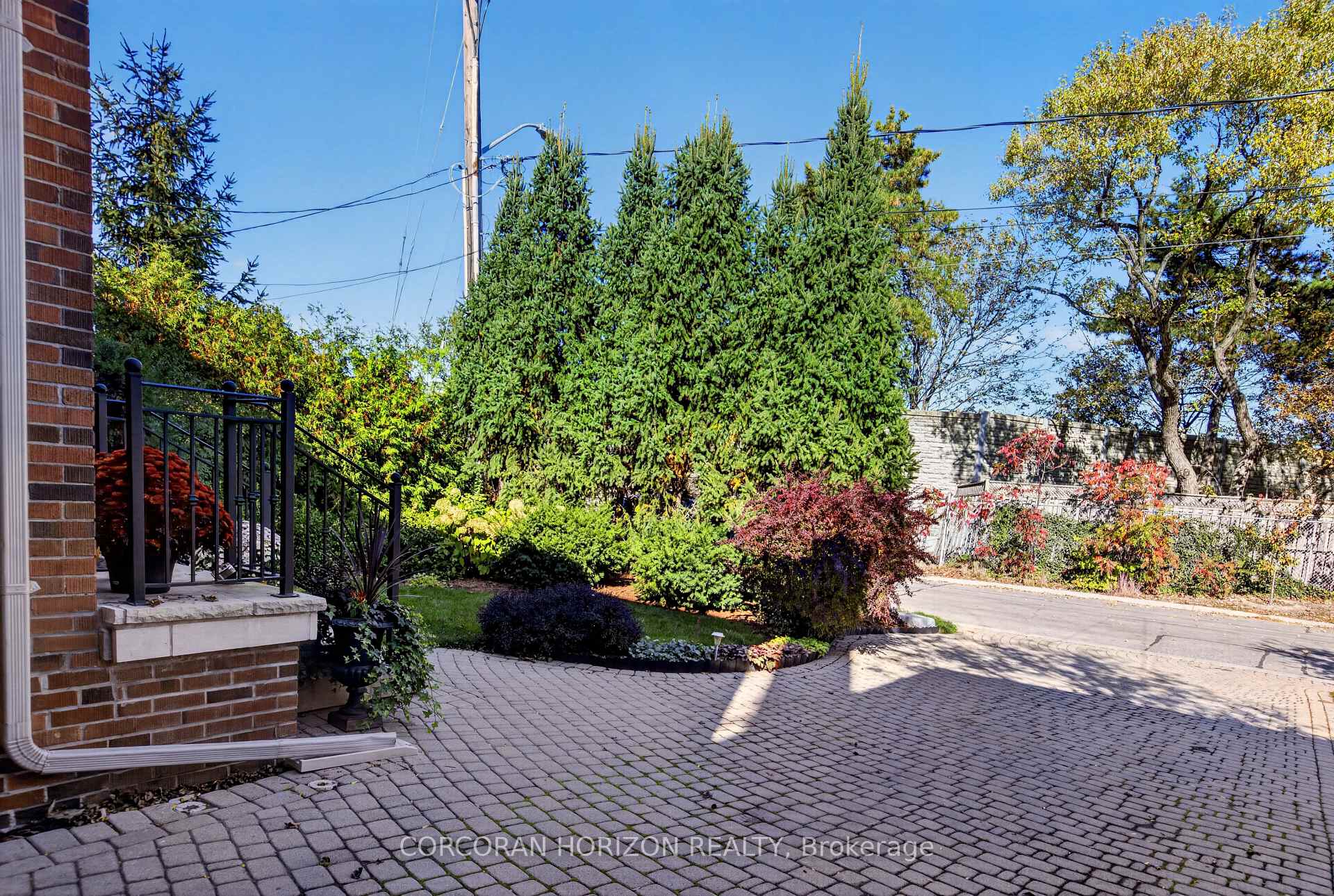 Photo 4 of 27 Armour Boulevard, Toronto, Bedford Park-Nortown — HOMEH