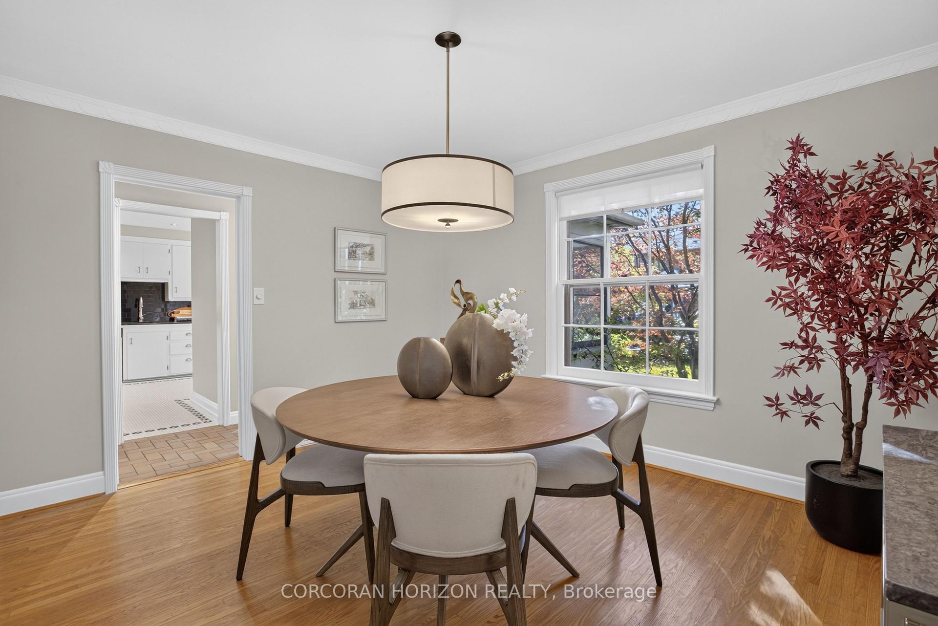 Photo 14 of 27 Armour Boulevard, Toronto, Bedford Park-Nortown — HOMEH