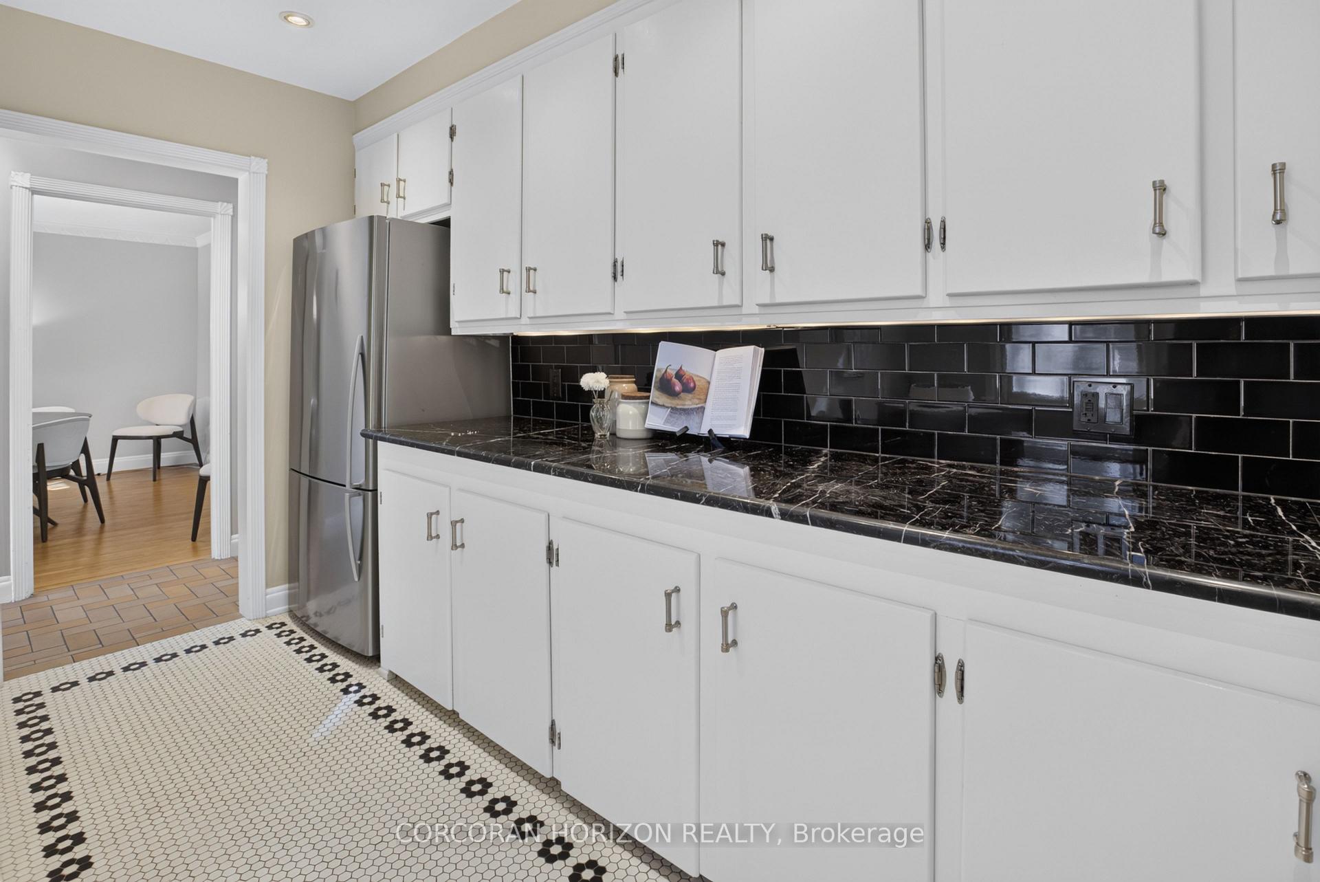 Photo 17 of 27 Armour Boulevard, Toronto, Bedford Park-Nortown — HOMEH