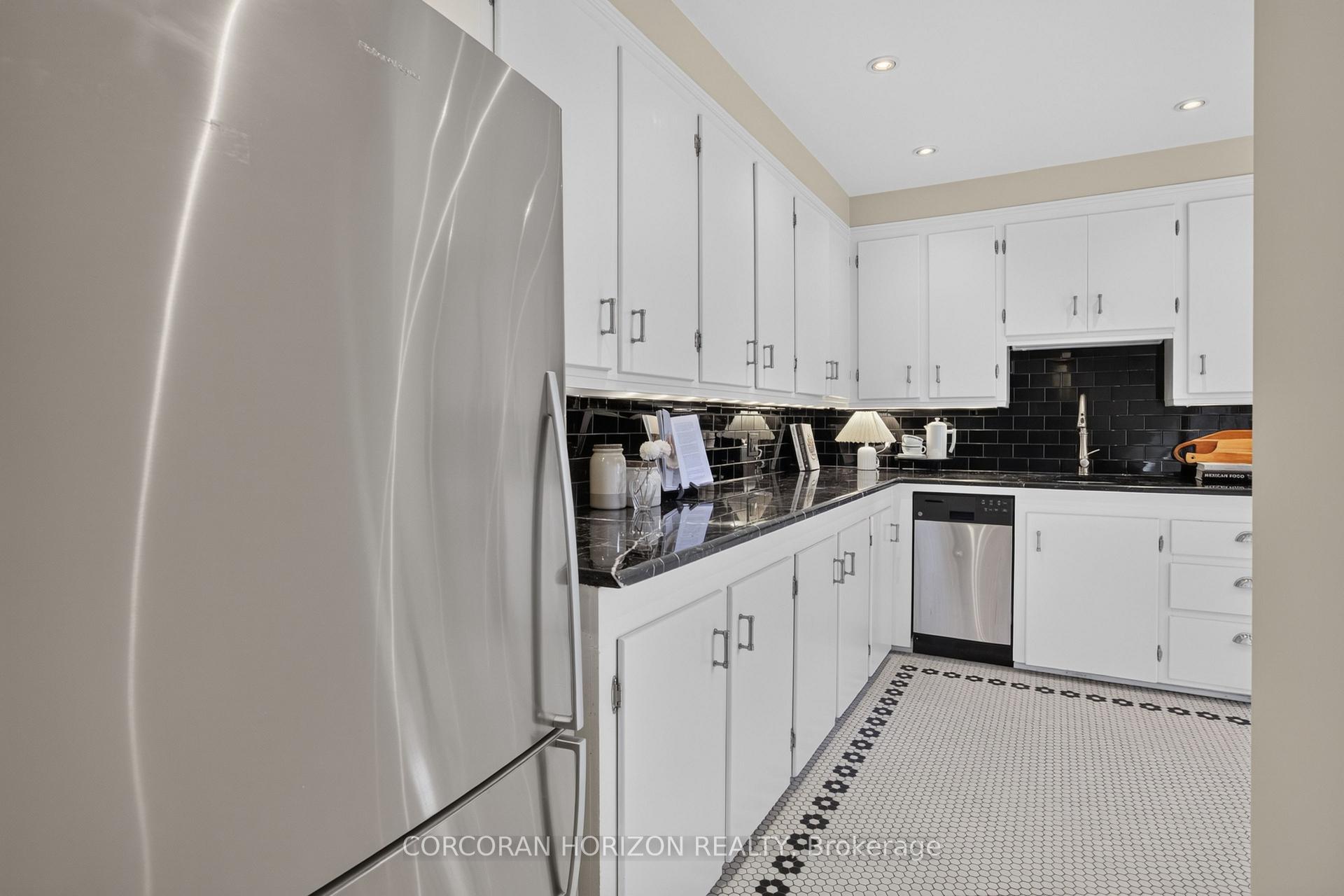 Photo 18 of 27 Armour Boulevard, Toronto, Bedford Park-Nortown — HOMEH