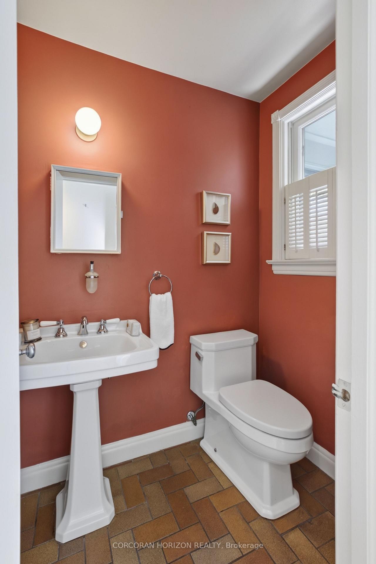 Photo 20 of 27 Armour Boulevard, Toronto, Bedford Park-Nortown — HOMEH