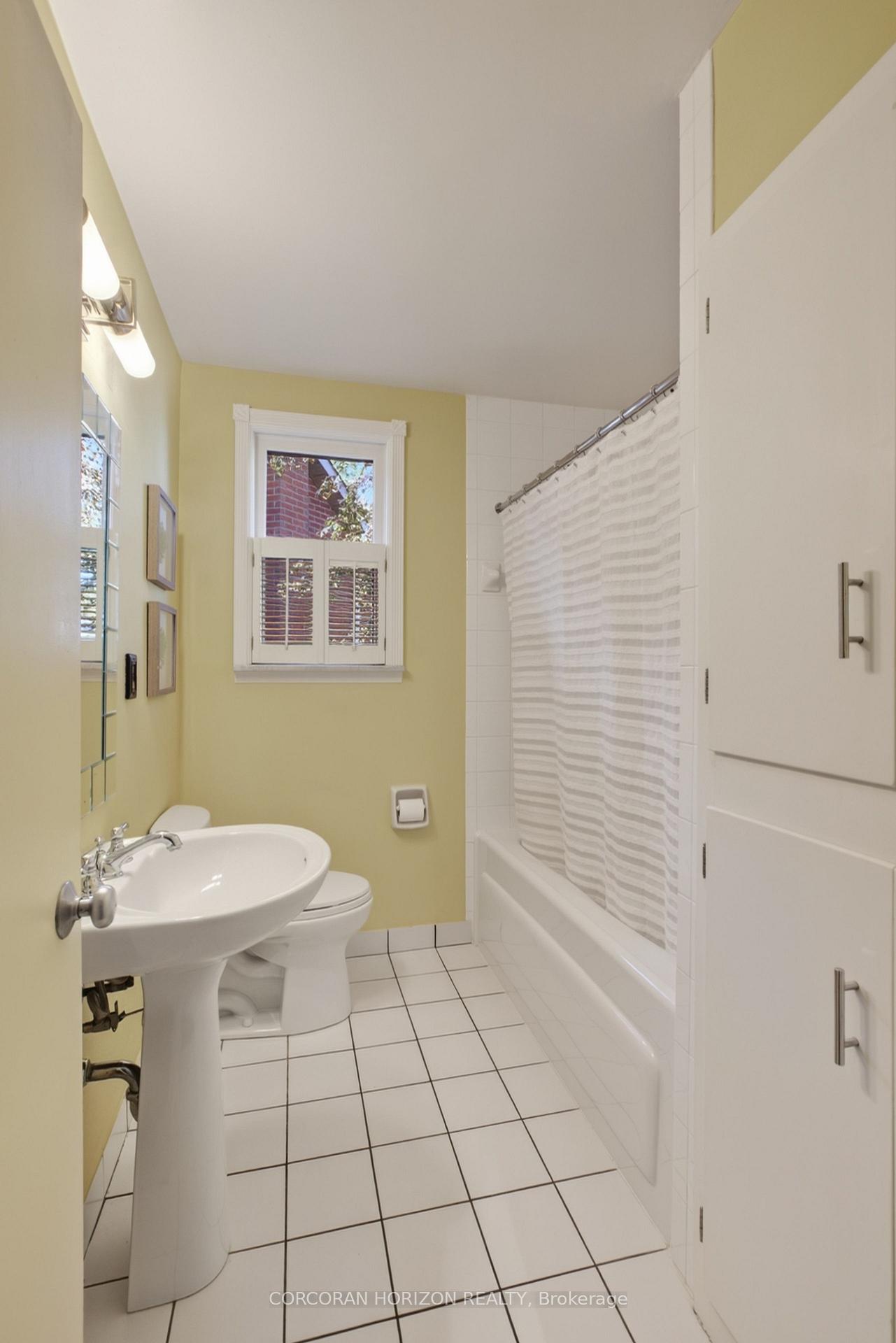 Photo 27 of 27 Armour Boulevard, Toronto, Bedford Park-Nortown — HOMEH