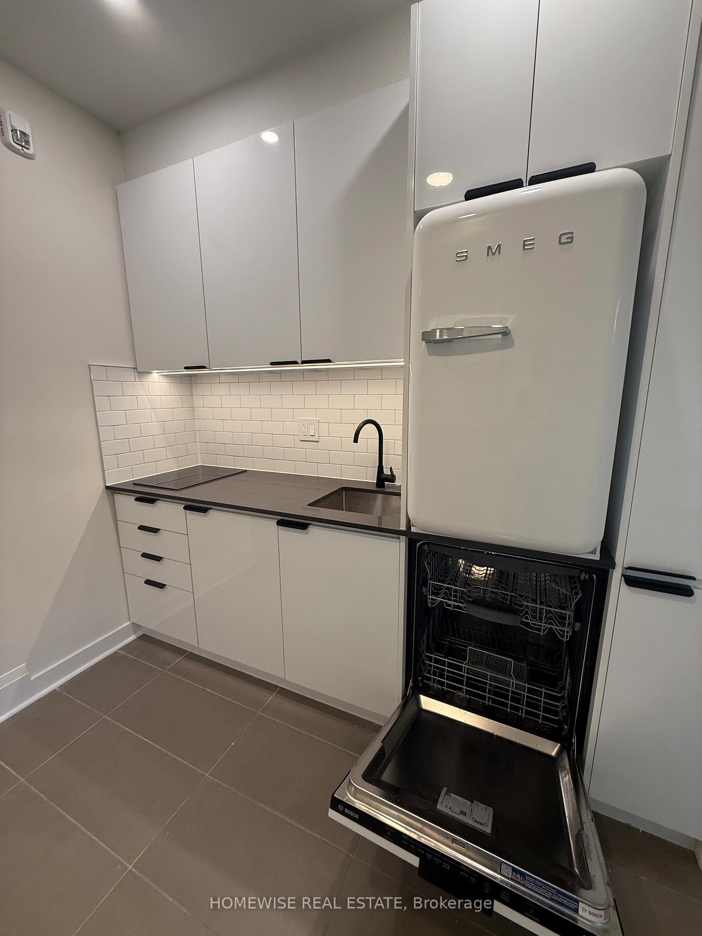 Photo 6 of Unit 105, 1 Triller Avenue, Toronto, South Parkdale — HOMEH