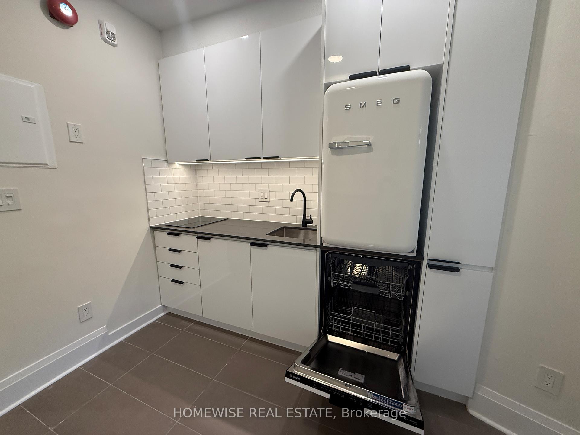 Photo 7 of Unit 105, 1 Triller Avenue, Toronto, South Parkdale — HOMEH