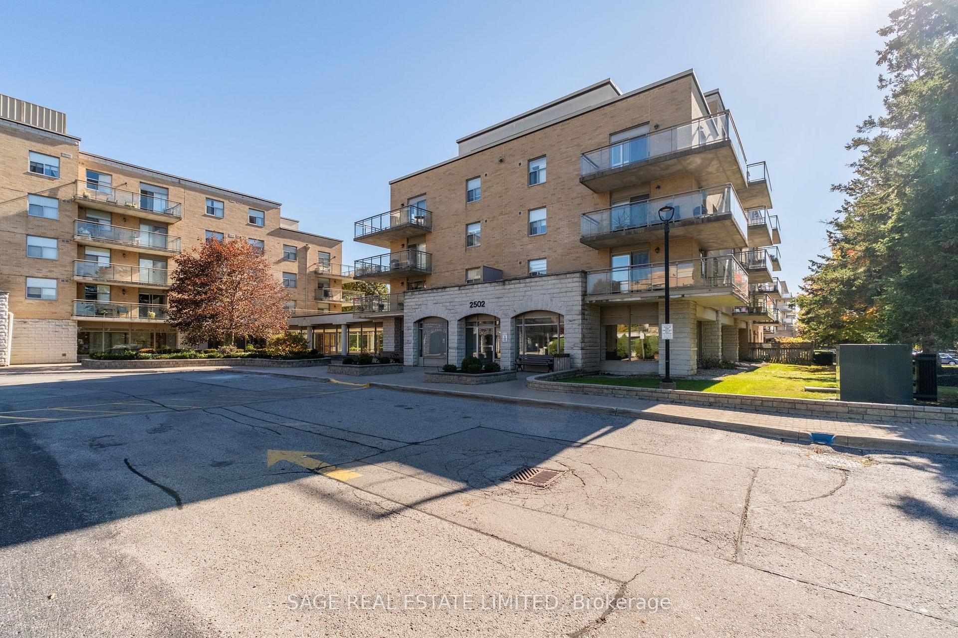 Photo 2 of Unit 309, 2502 Rutherford Road, Vaughan, Maple — HOMEH