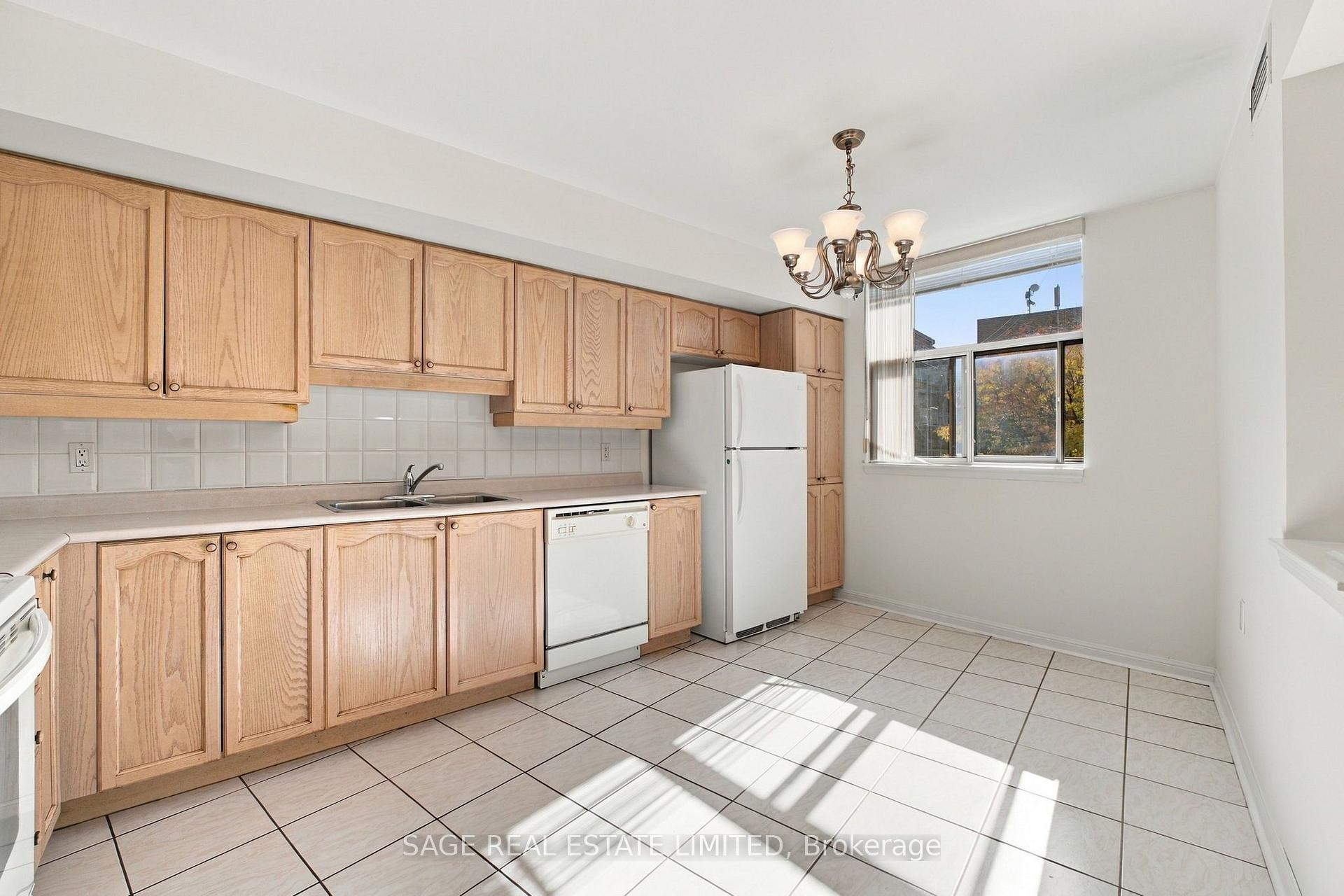 Photo 9 of Unit 309, 2502 Rutherford Road, Vaughan, Maple — HOMEH