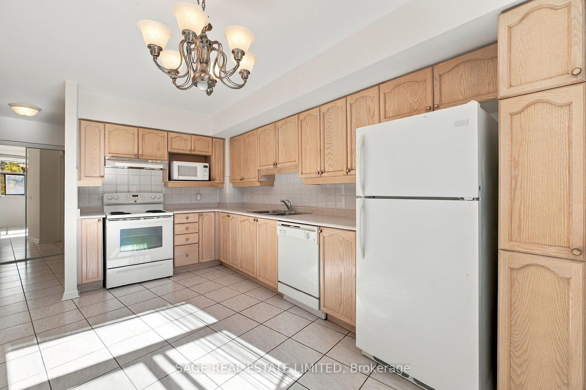 Photo 11 of Unit 309, 2502 Rutherford Road, Vaughan, Maple — HOMEH