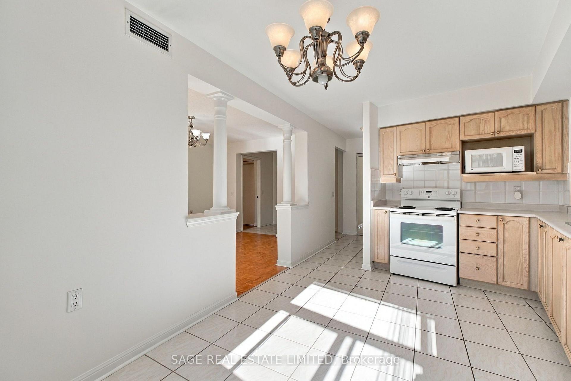 Photo 12 of Unit 309, 2502 Rutherford Road, Vaughan, Maple — HOMEH