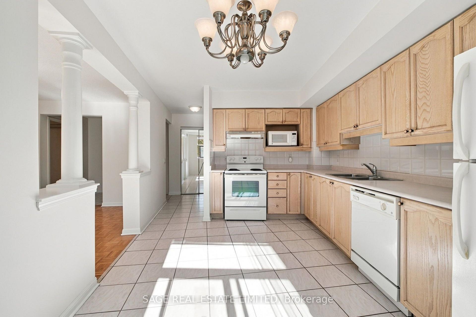 Photo 13 of Unit 309, 2502 Rutherford Road, Vaughan, Maple — HOMEH