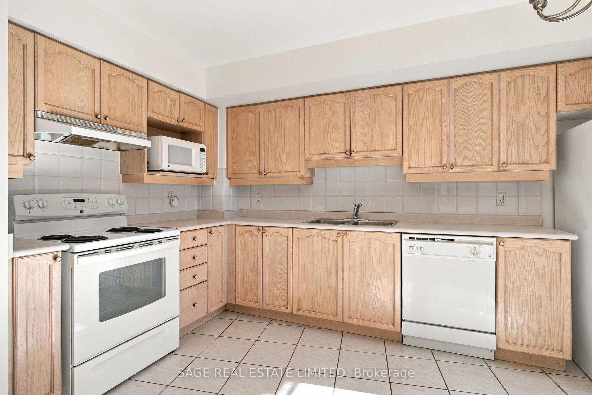 Photo 14 of Unit 309, 2502 Rutherford Road, Vaughan, Maple — HOMEH