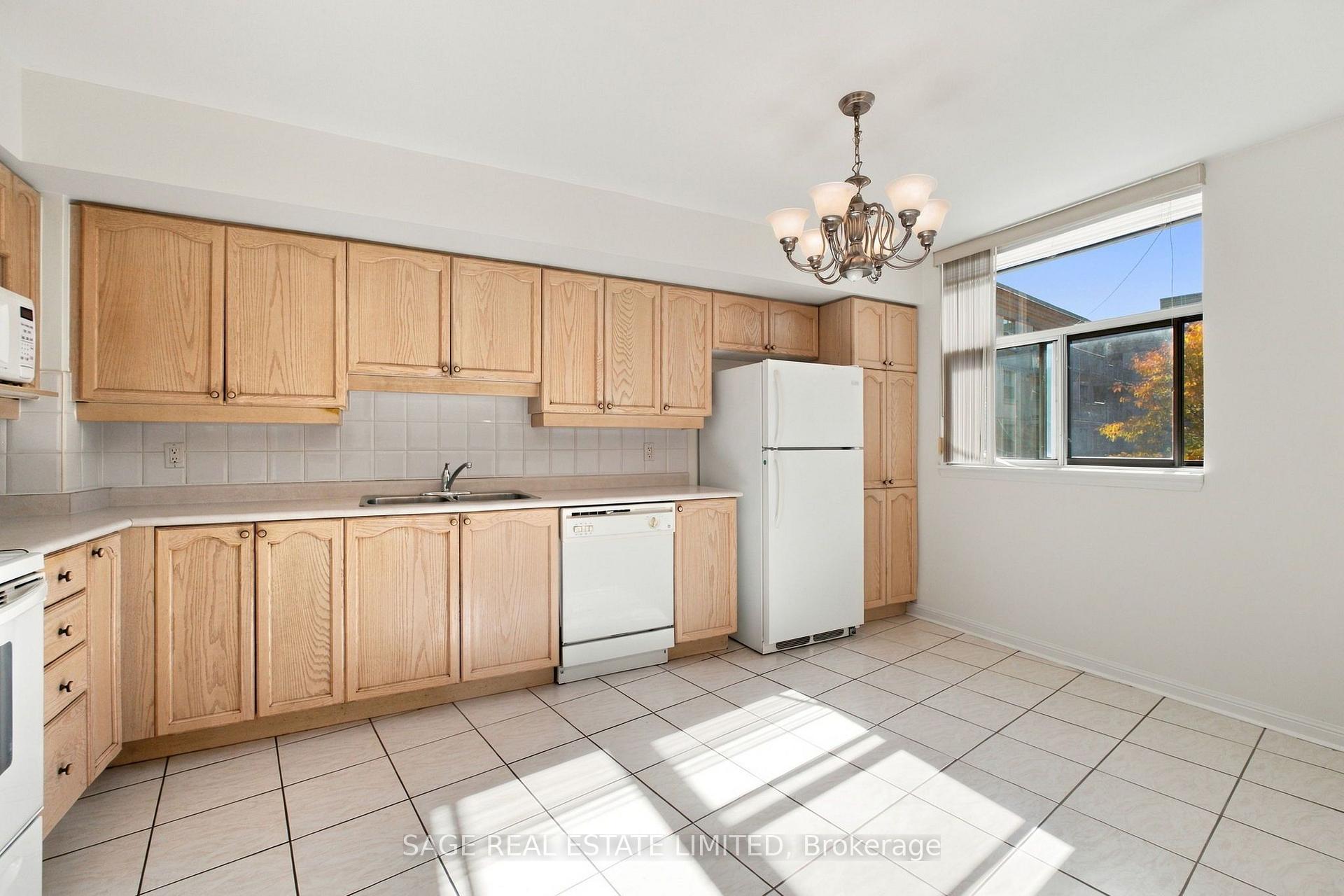 Photo 15 of Unit 309, 2502 Rutherford Road, Vaughan, Maple — HOMEH