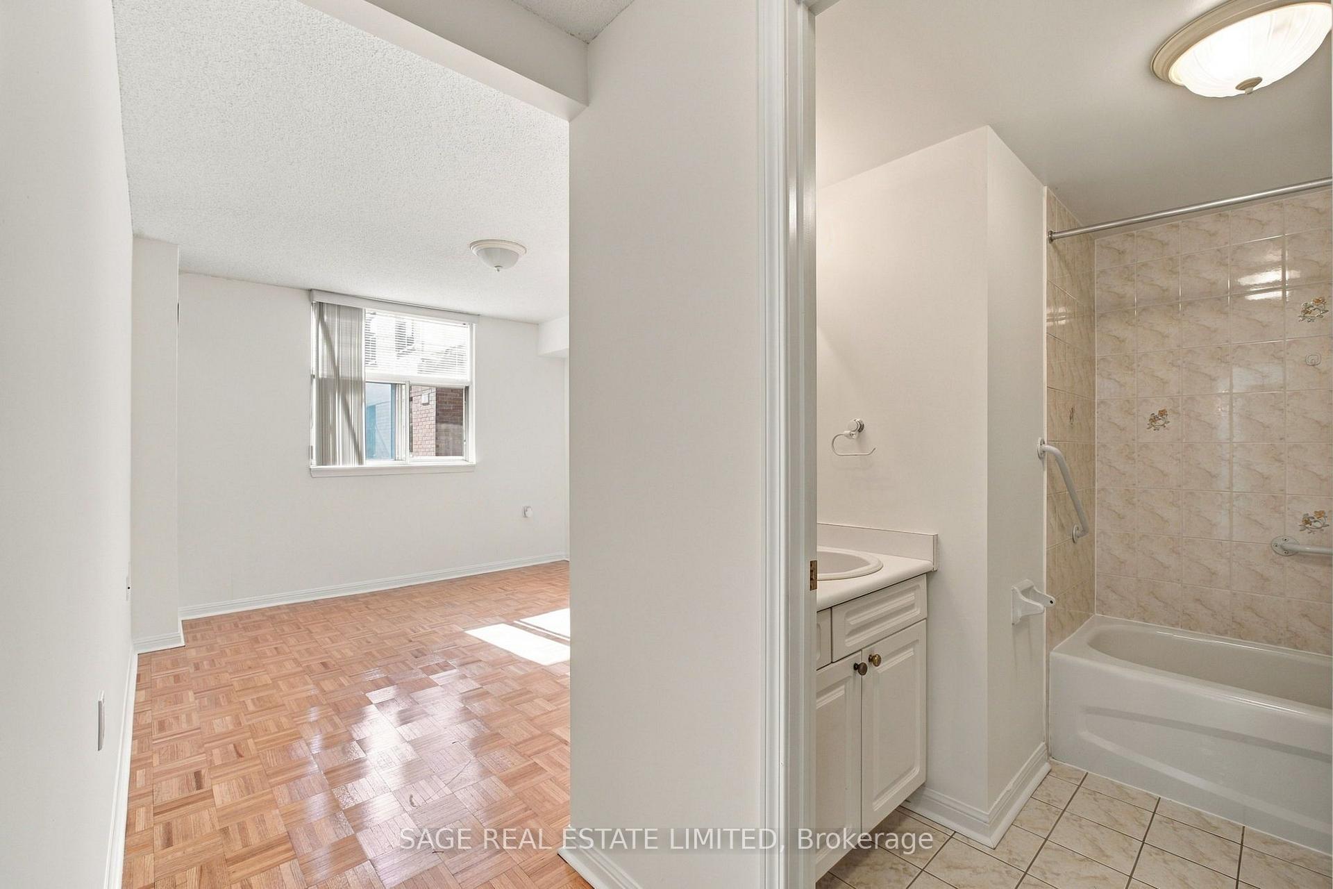 Photo 16 of Unit 309, 2502 Rutherford Road, Vaughan, Maple — HOMEH