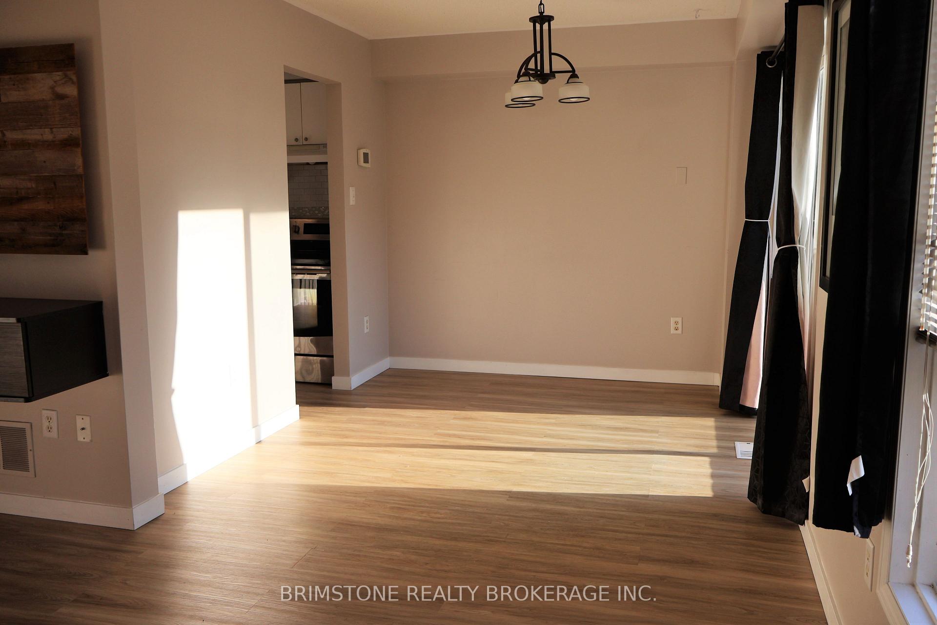 Photo 4 of 204 Pickett Crescent, Barrie, Painswick North — HOMEH