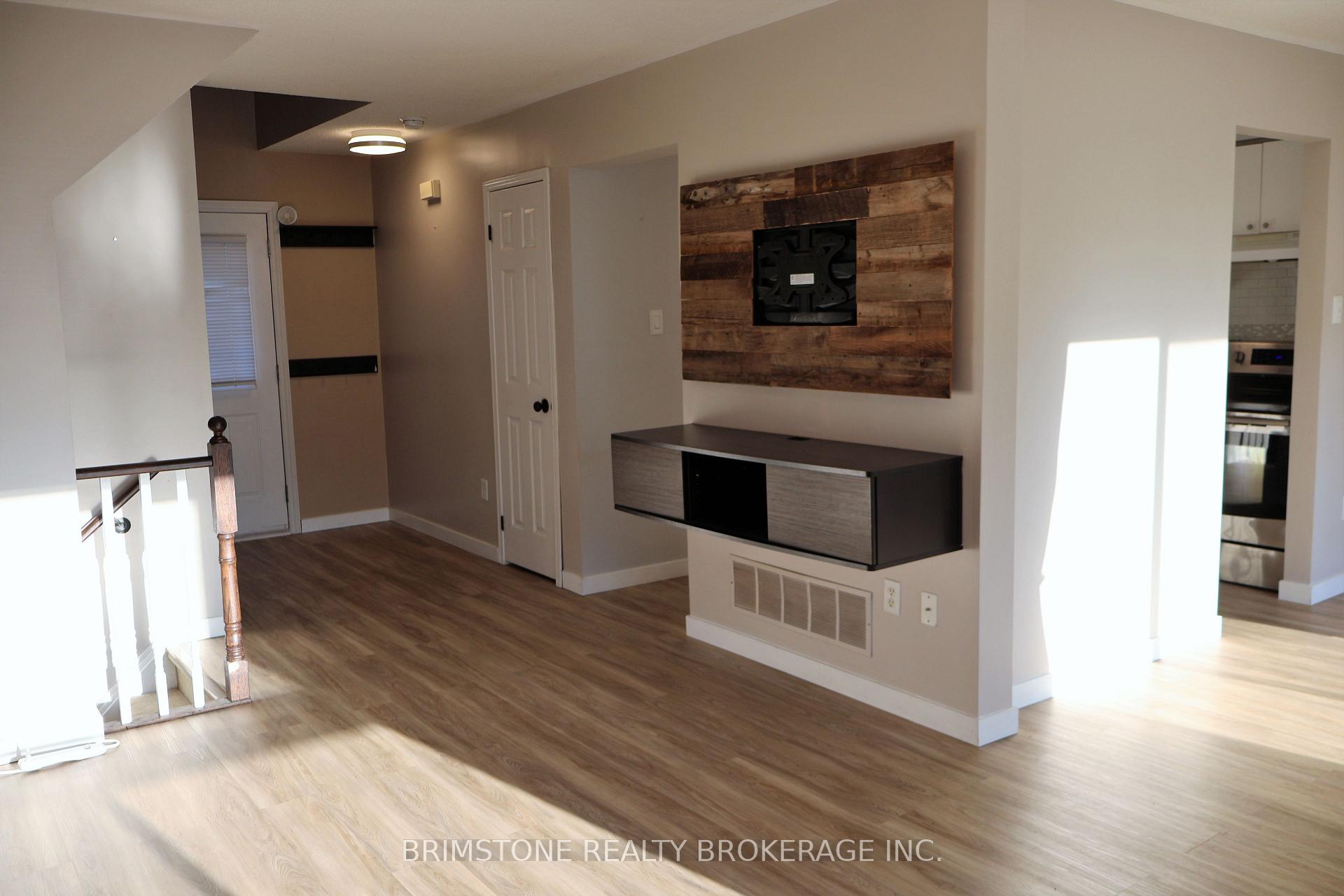 Photo 6 of 204 Pickett Crescent, Barrie, Painswick North — HOMEH