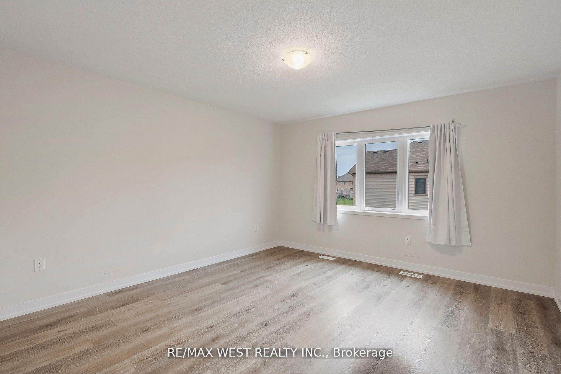 Photo 26 of Unit 37, 7789 Kalar Road, Niagara Falls, Brown — HOMEH