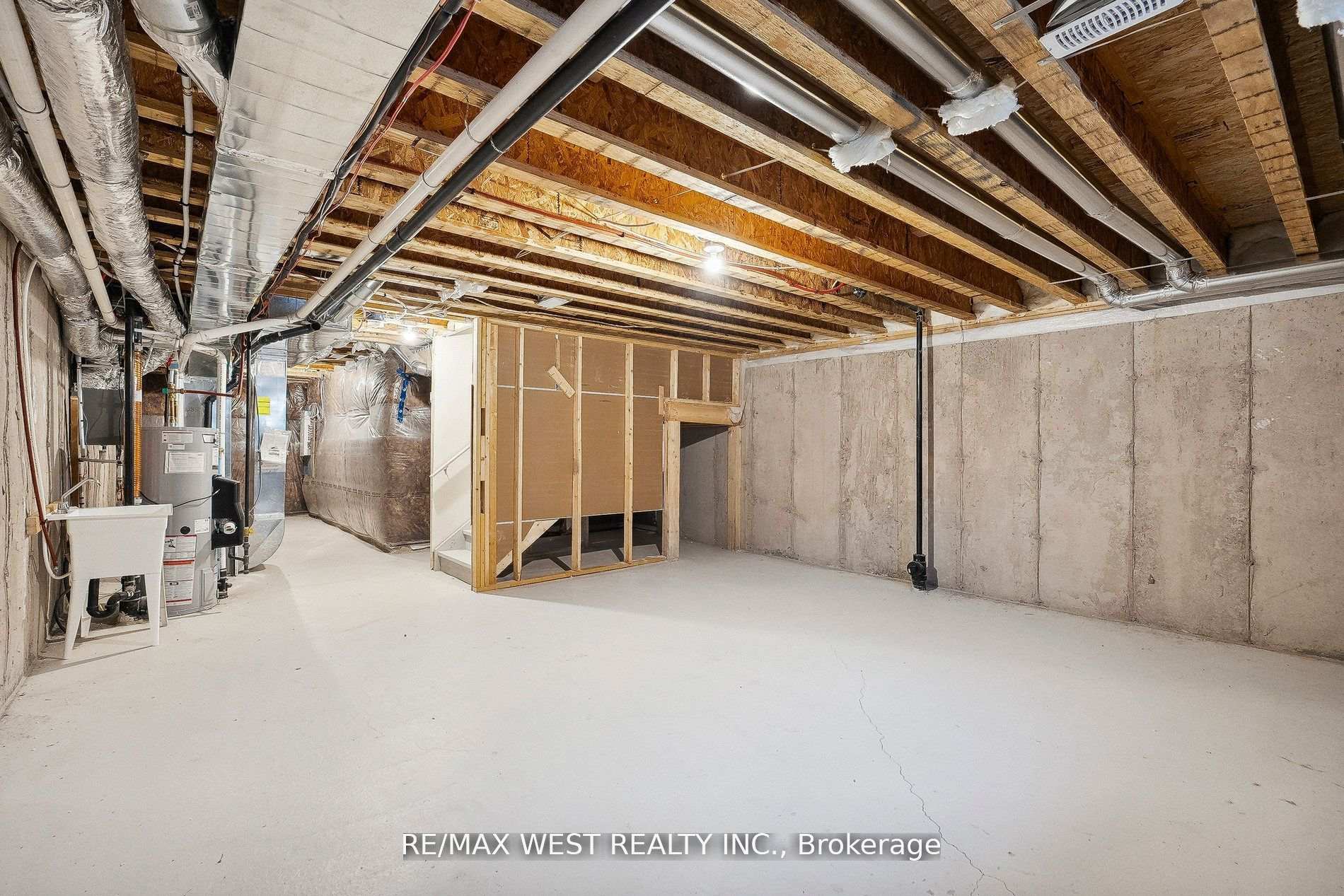 Photo 35 of Unit 37, 7789 Kalar Road, Niagara Falls, Brown — HOMEH
