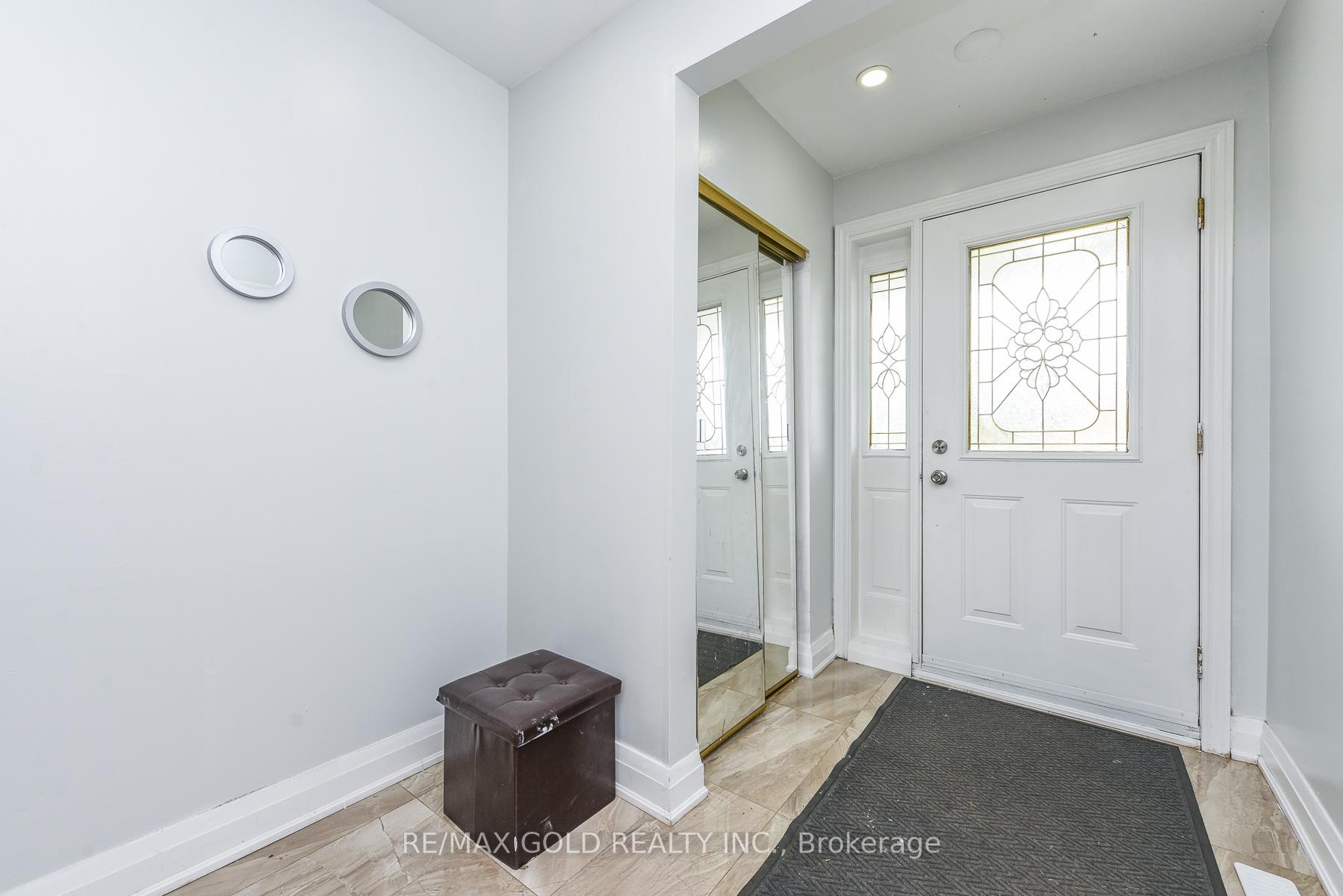 Photo 2 of 3773 Darla Drive, Mississauga, Malton — HOMEH