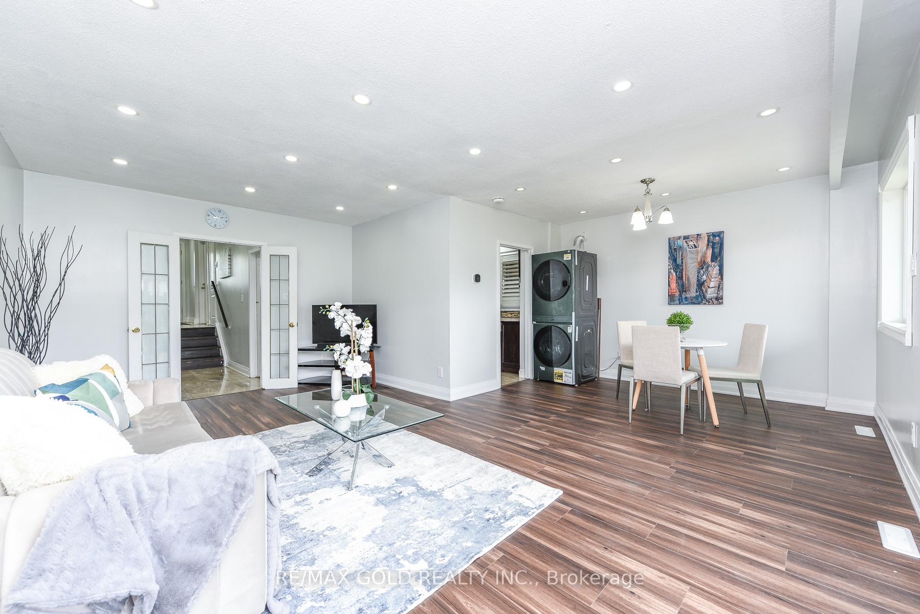 Photo 3 of 3773 Darla Drive, Mississauga, Malton — HOMEH