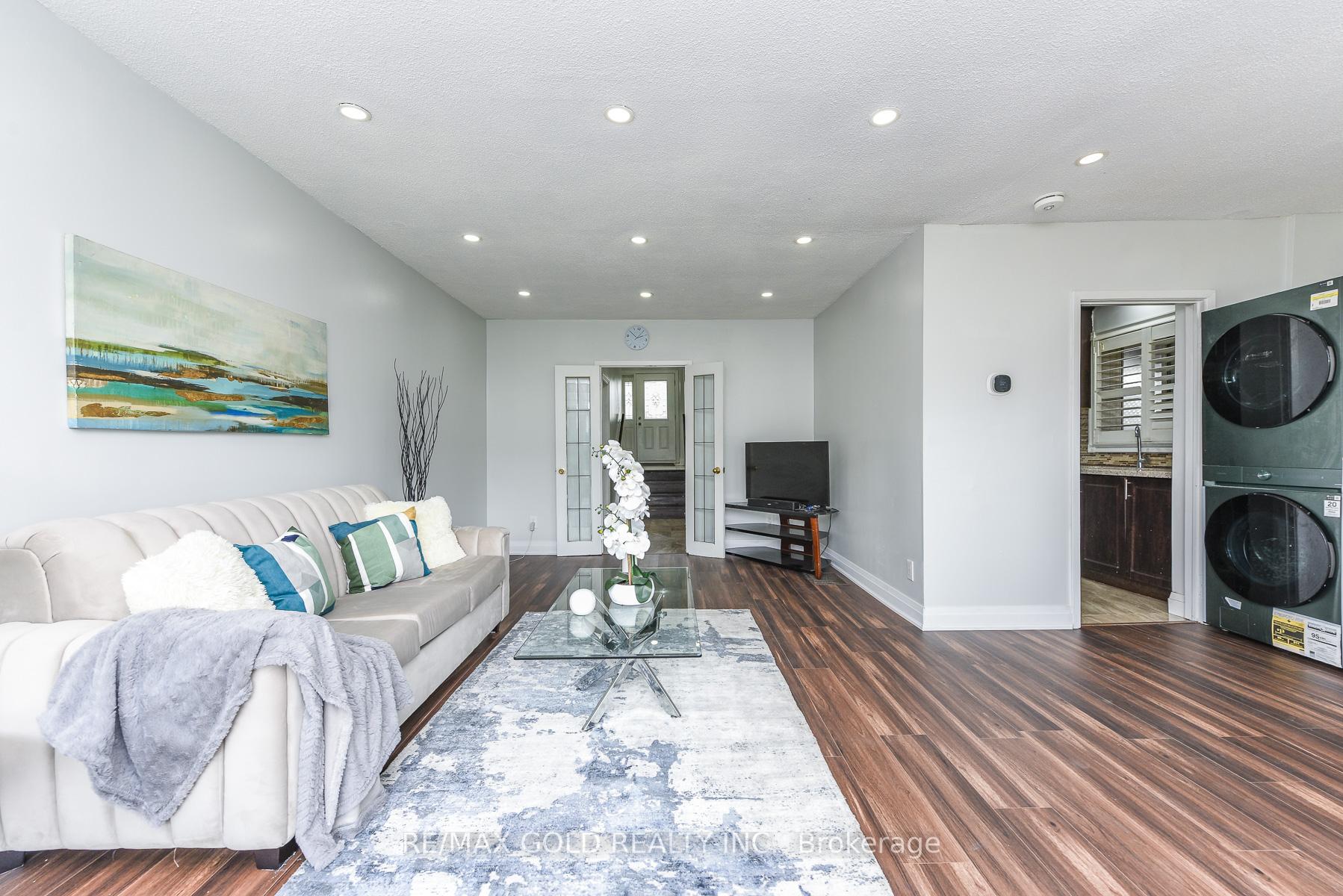 Photo 4 of 3773 Darla Drive, Mississauga, Malton — HOMEH