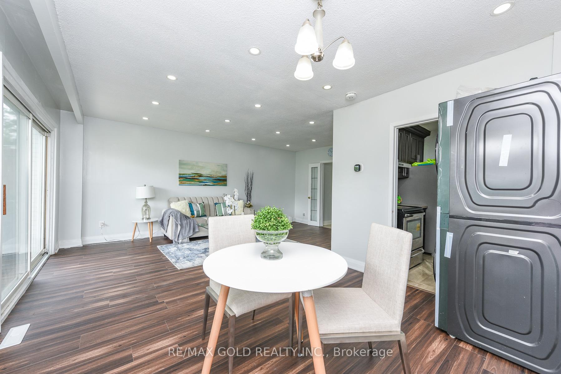 Photo 6 of 3773 Darla Drive, Mississauga, Malton — HOMEH