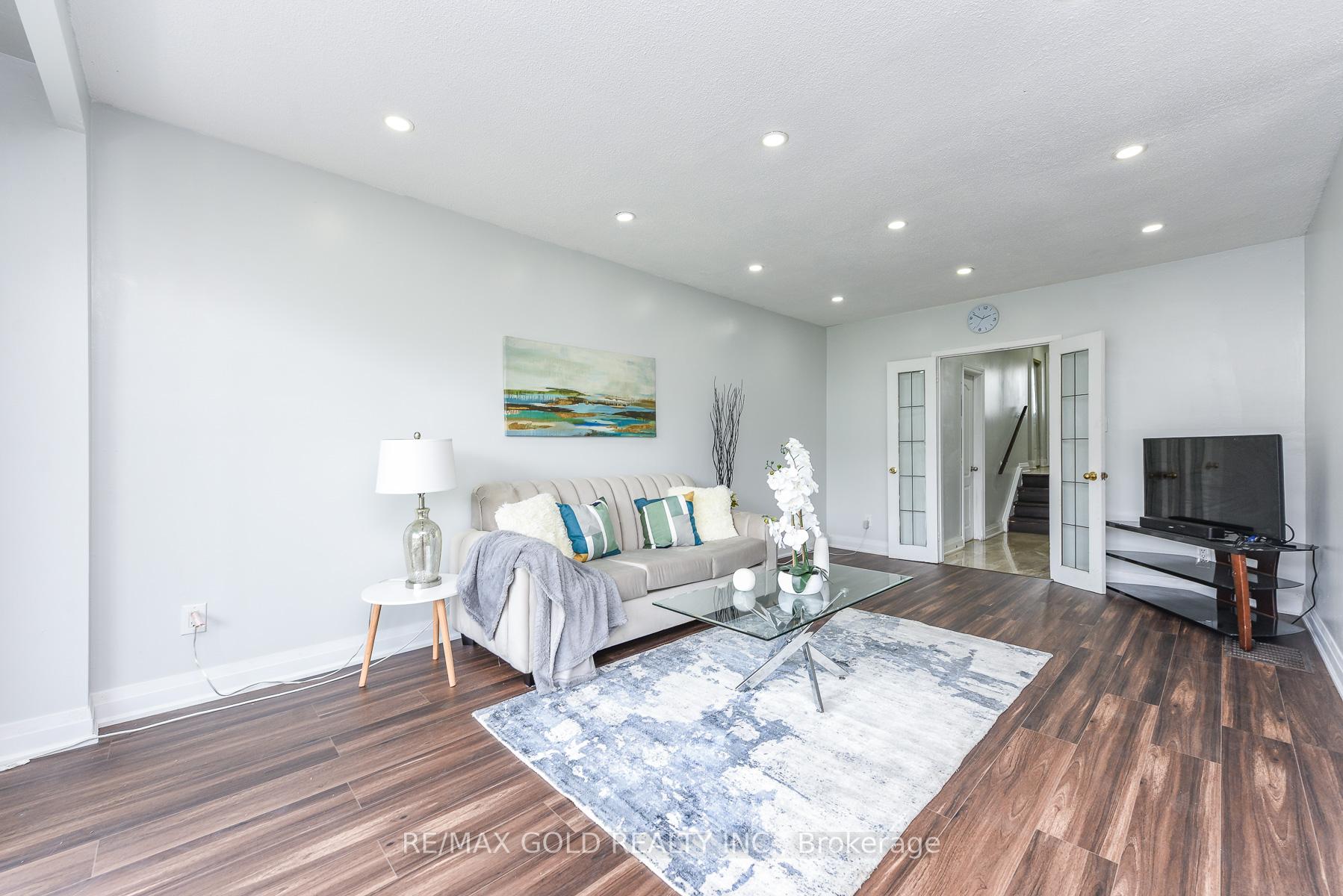 Photo 7 of 3773 Darla Drive, Mississauga, Malton — HOMEH