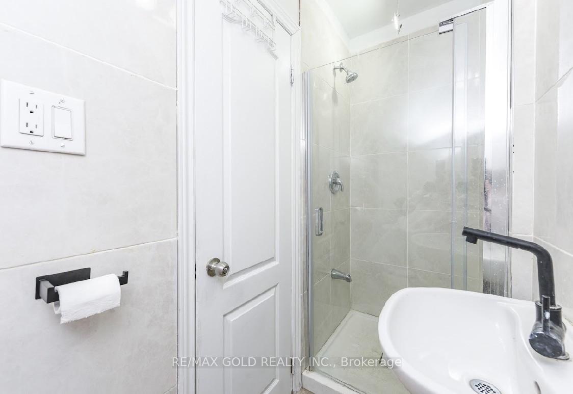 Photo 10 of 3773 Darla Drive, Mississauga, Malton — HOMEH