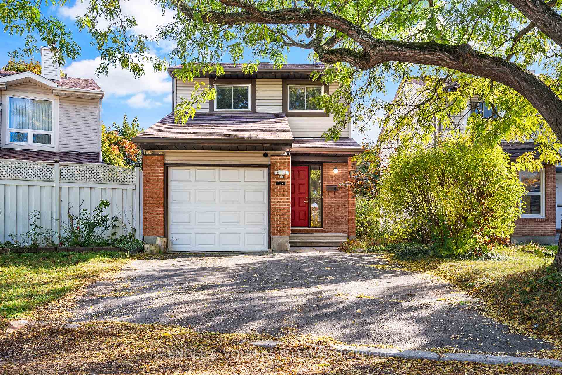 Photo 1 of 1379 Ambridge Way, Ottawa, Courtland Park — HOMEH