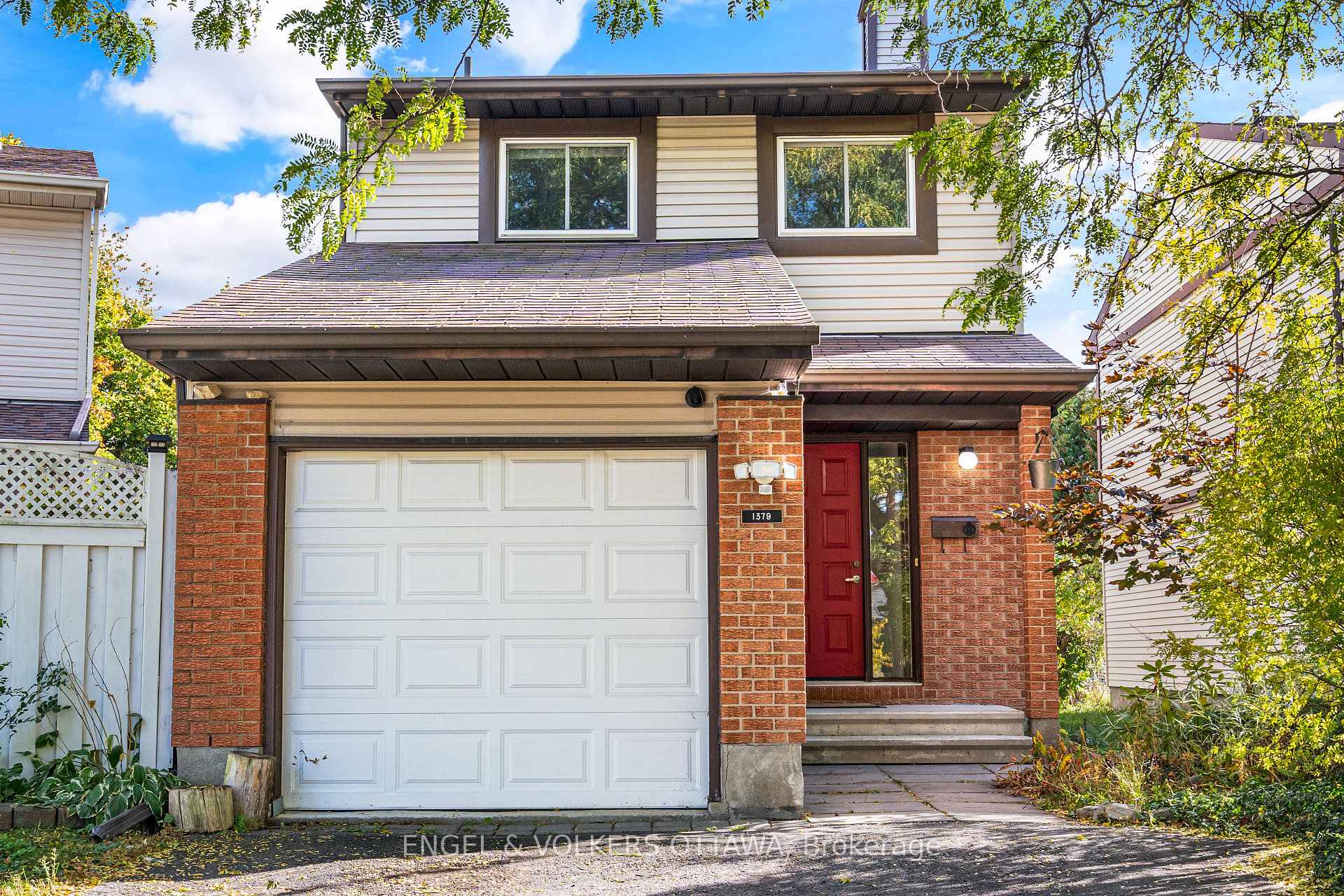 Photo 2 of 1379 Ambridge Way, Ottawa, Courtland Park — HOMEH