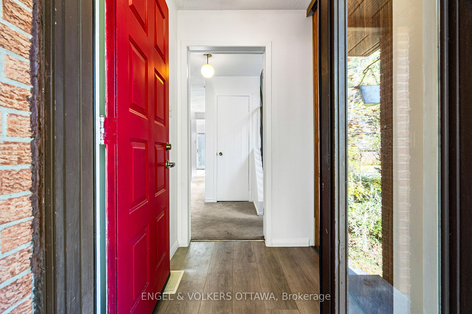 Photo 4 of 1379 Ambridge Way, Ottawa, Courtland Park — HOMEH