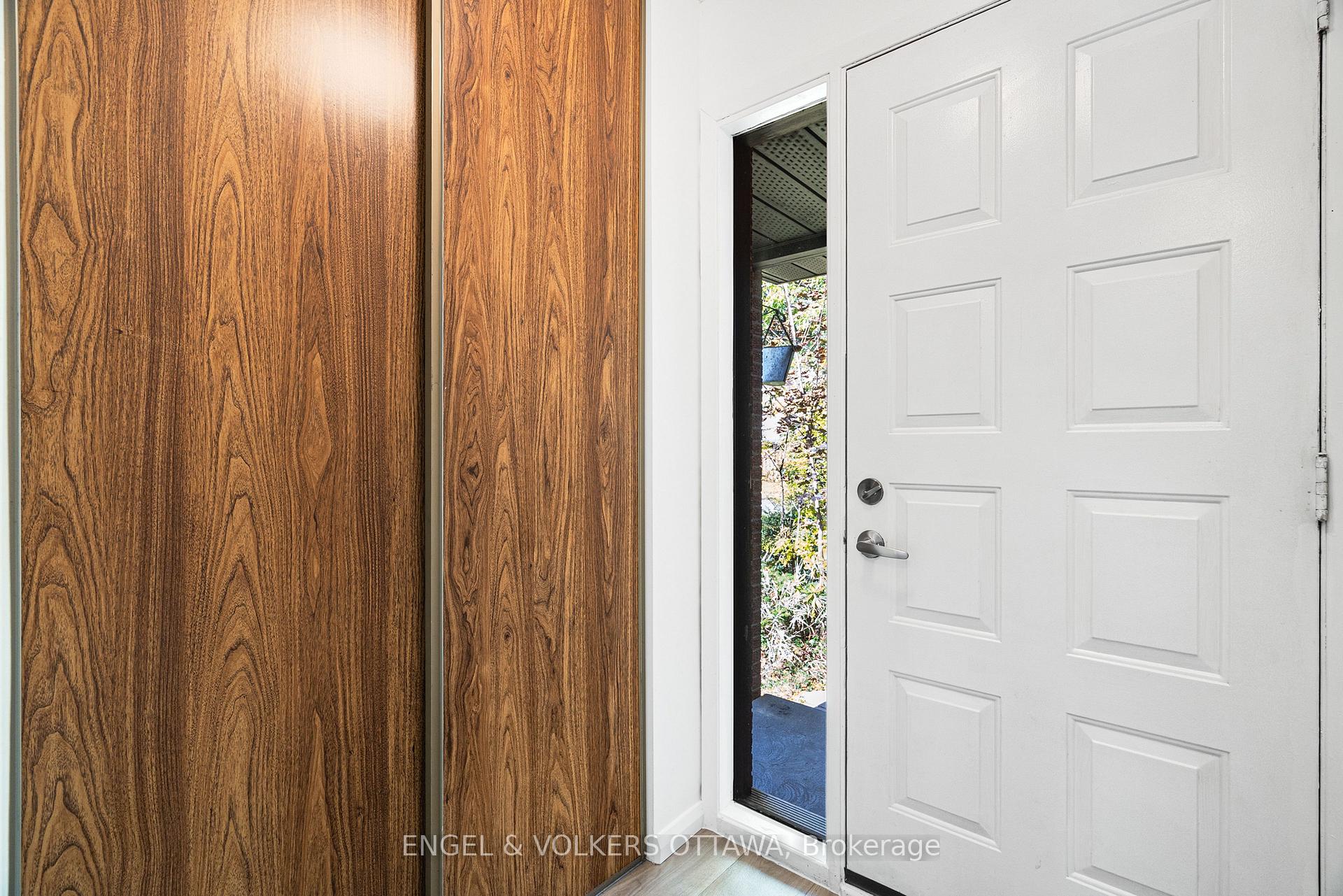 Photo 5 of 1379 Ambridge Way, Ottawa, Courtland Park — HOMEH