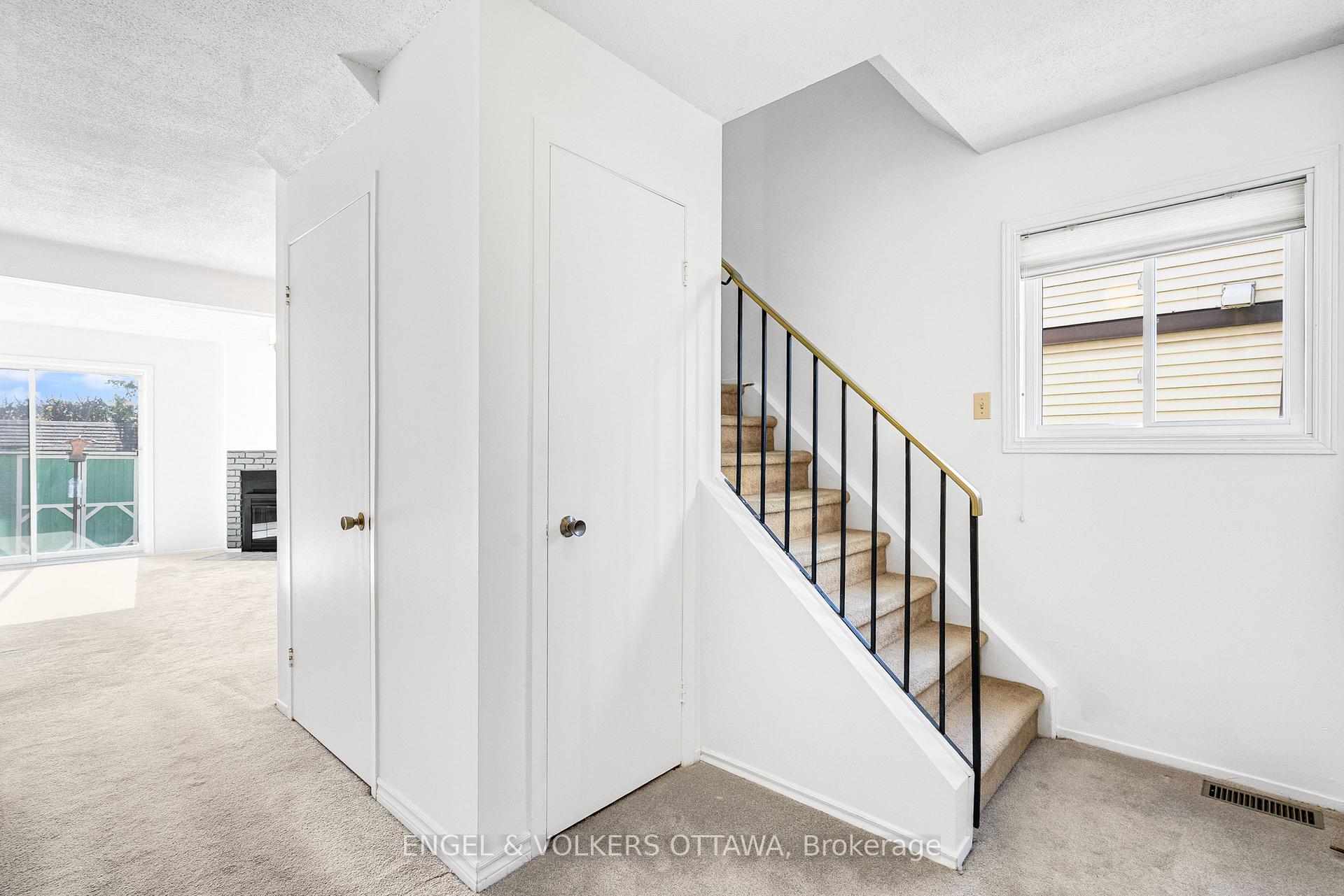 Photo 6 of 1379 Ambridge Way, Ottawa, Courtland Park — HOMEH