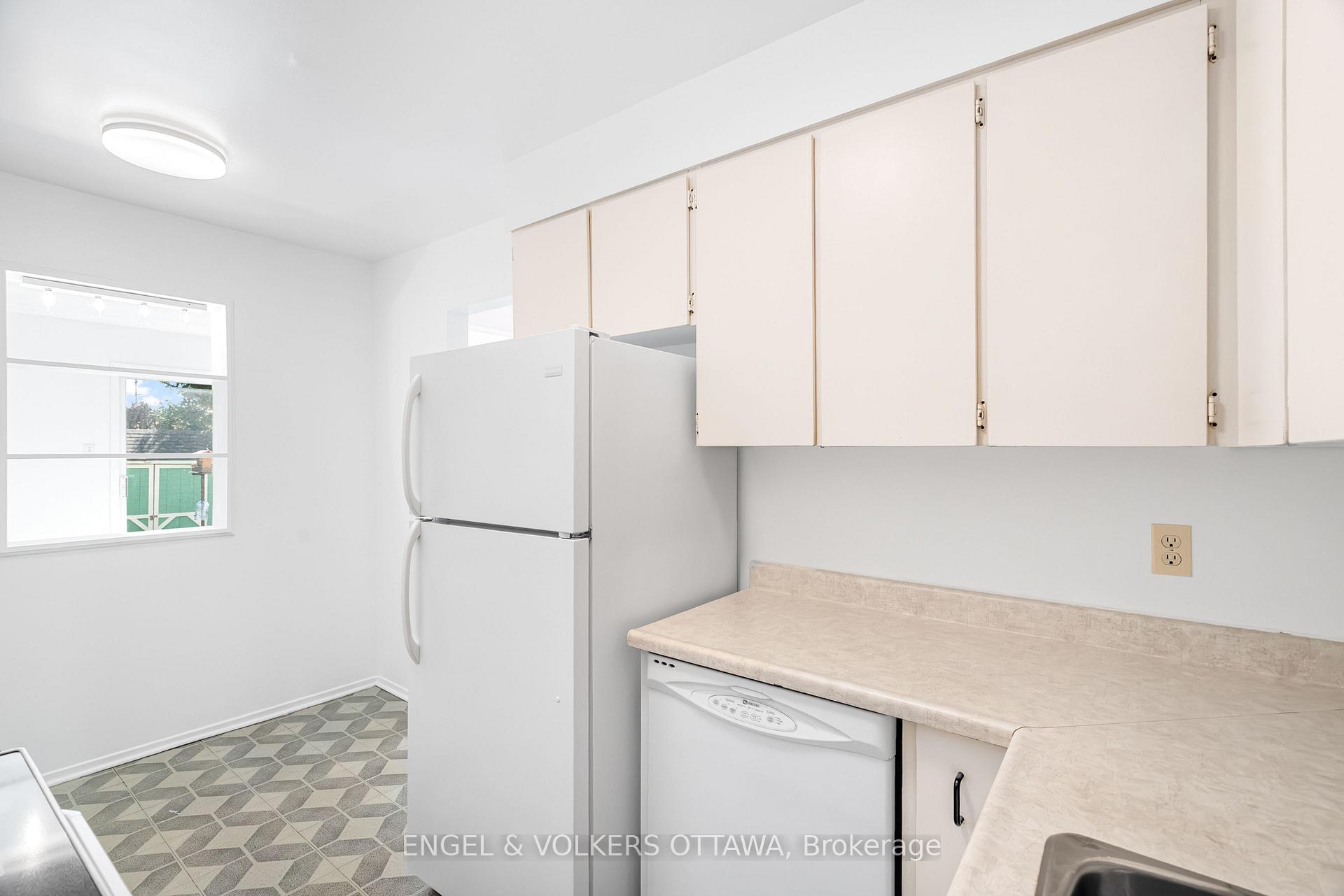 Photo 14 of 1379 Ambridge Way, Ottawa, Courtland Park — HOMEH
