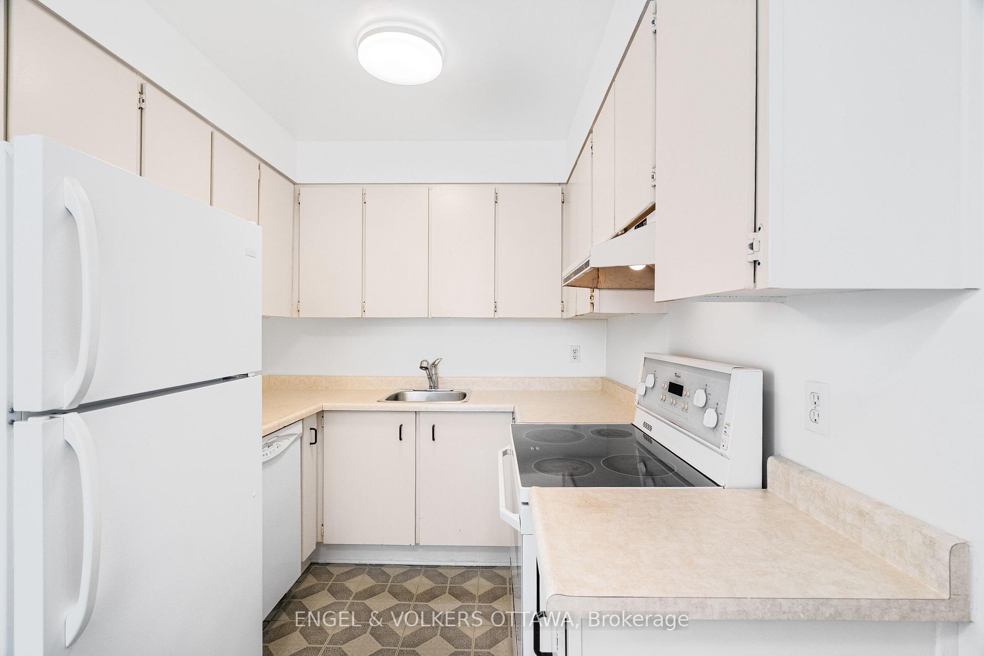 Photo 15 of 1379 Ambridge Way, Ottawa, Courtland Park — HOMEH