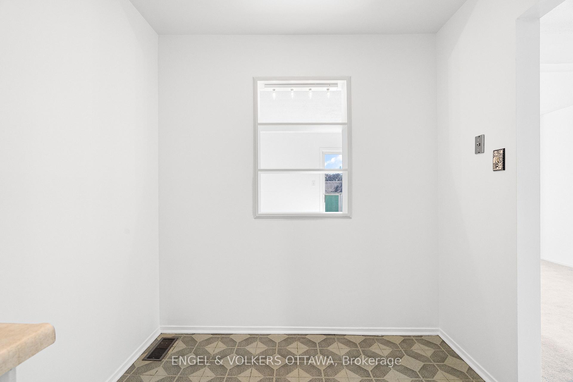 Photo 16 of 1379 Ambridge Way, Ottawa, Courtland Park — HOMEH