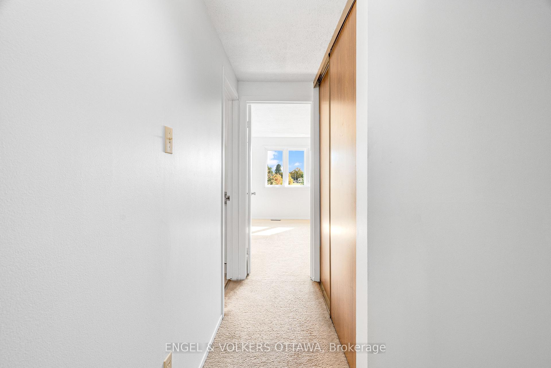 Photo 23 of 1379 Ambridge Way, Ottawa, Courtland Park — HOMEH