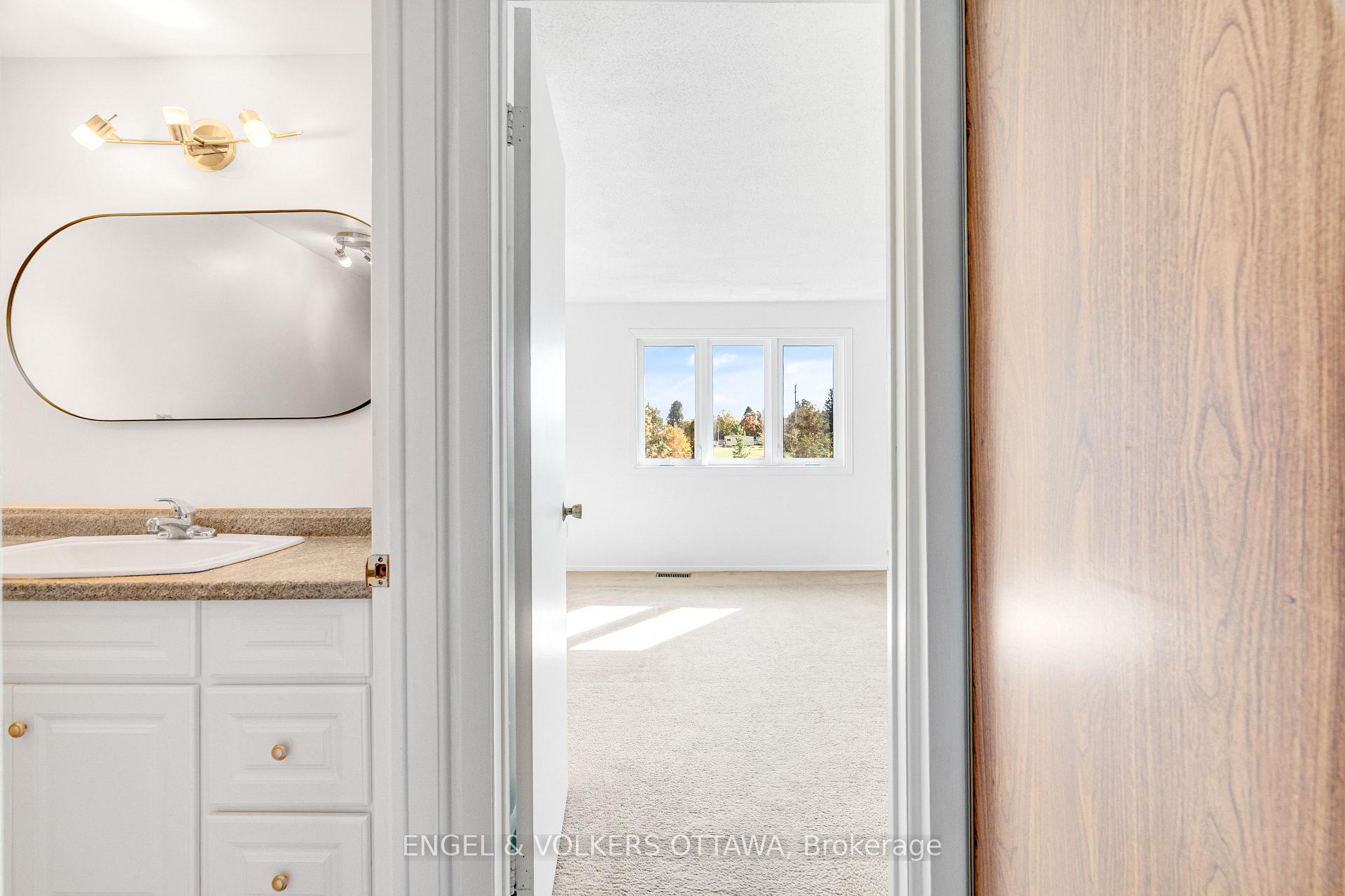 Photo 29 of 1379 Ambridge Way, Ottawa, Courtland Park — HOMEH