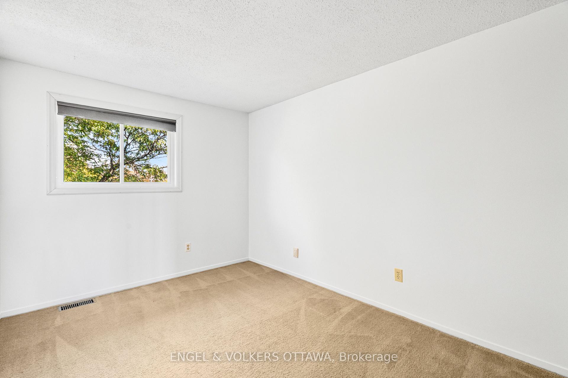 Photo 33 of 1379 Ambridge Way, Ottawa, Courtland Park — HOMEH