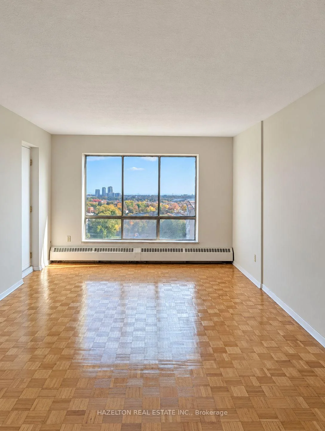 Photo 4 of Unit 1002, 1665 Bloor Street E, Mississauga, Applewood — HOMEH
