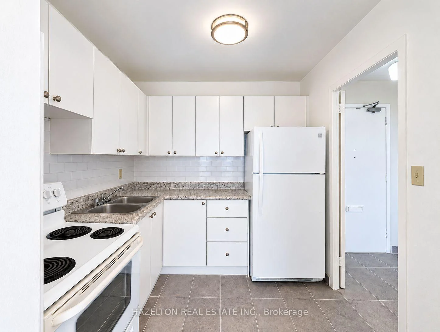 Photo 5 of Unit 1002, 1665 Bloor Street E, Mississauga, Applewood — HOMEH