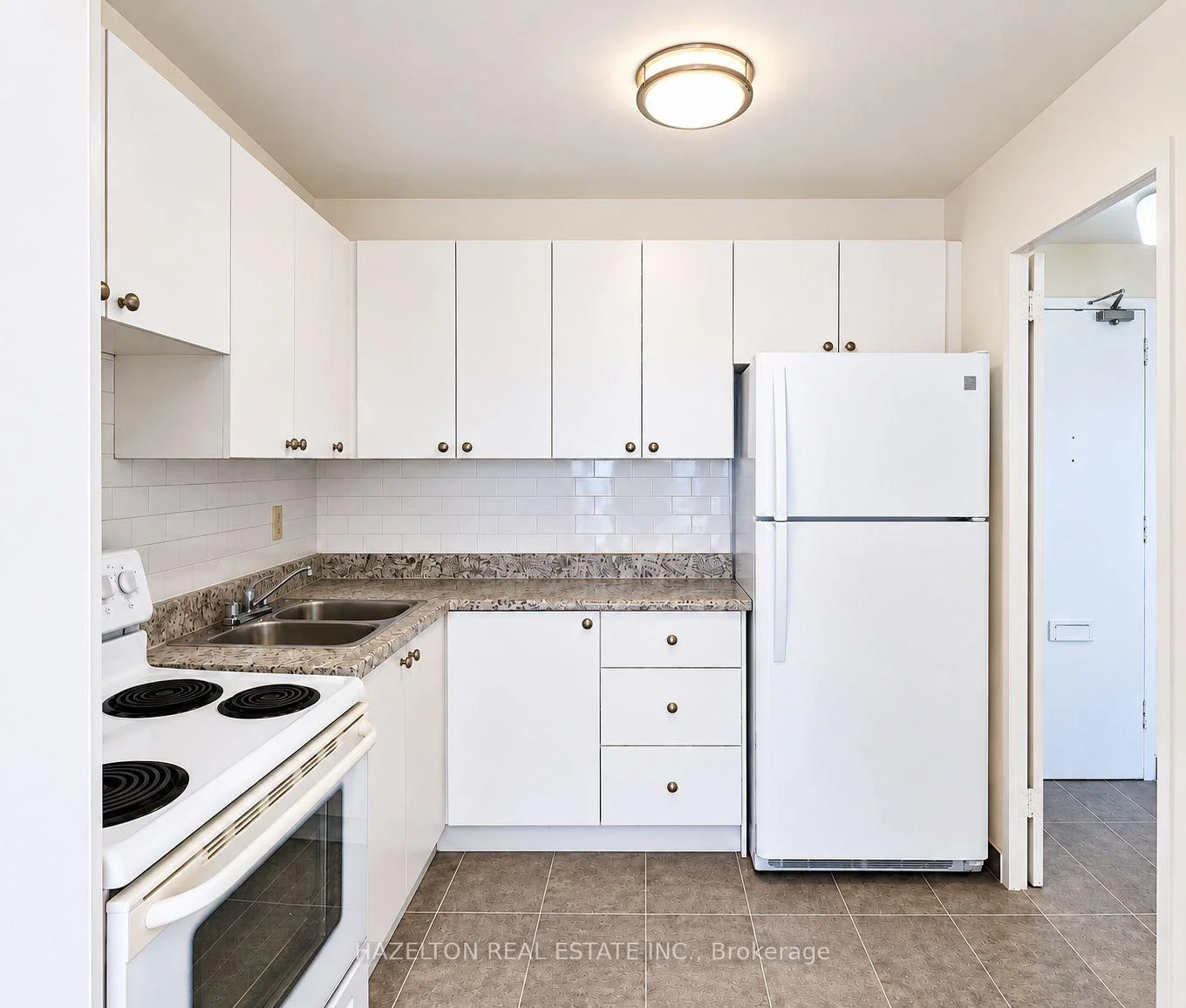 Photo 6 of Unit 1002, 1665 Bloor Street E, Mississauga, Applewood — HOMEH