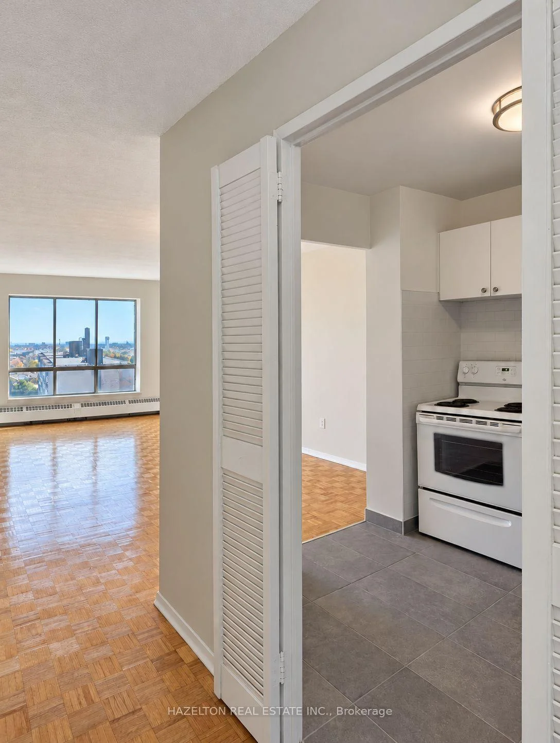 Photo 8 of Unit 1002, 1665 Bloor Street E, Mississauga, Applewood — HOMEH
