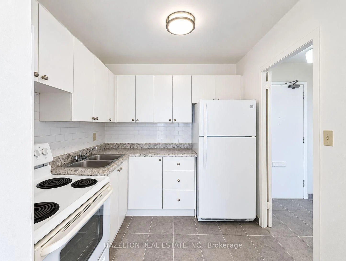 Photo 11 of Unit 1002, 1665 Bloor Street E, Mississauga, Applewood — HOMEH